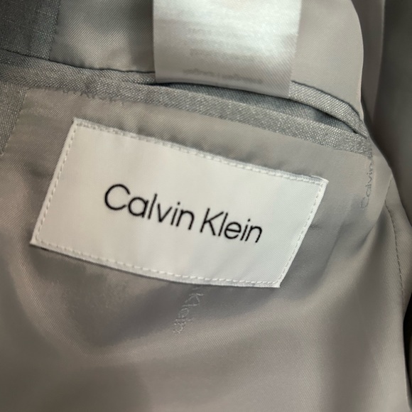 Youth boys Calvin Klein size 14.   Only worn 2 times. - Picture 2 of 5
